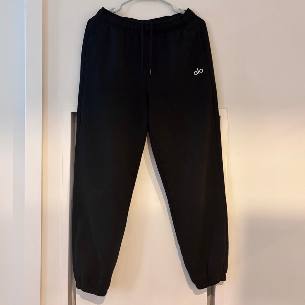 ALO Yoga Black Drawstring Jogger Sweatpants - Picture 2 of 5